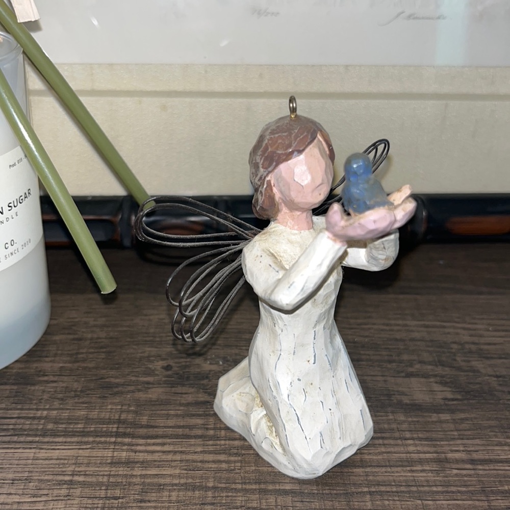 Willow Tree Look A Like Angel on bended knee holding a bird in hands 4" EUC